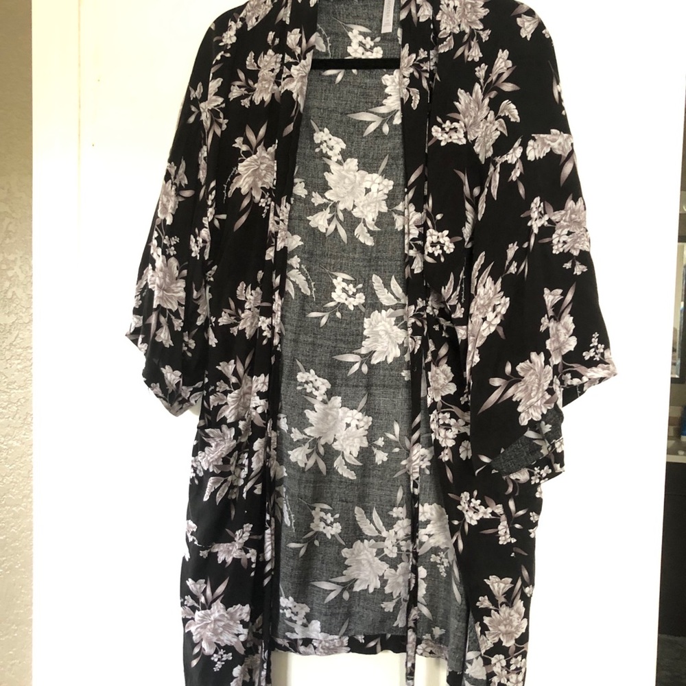 Floral kimono robe